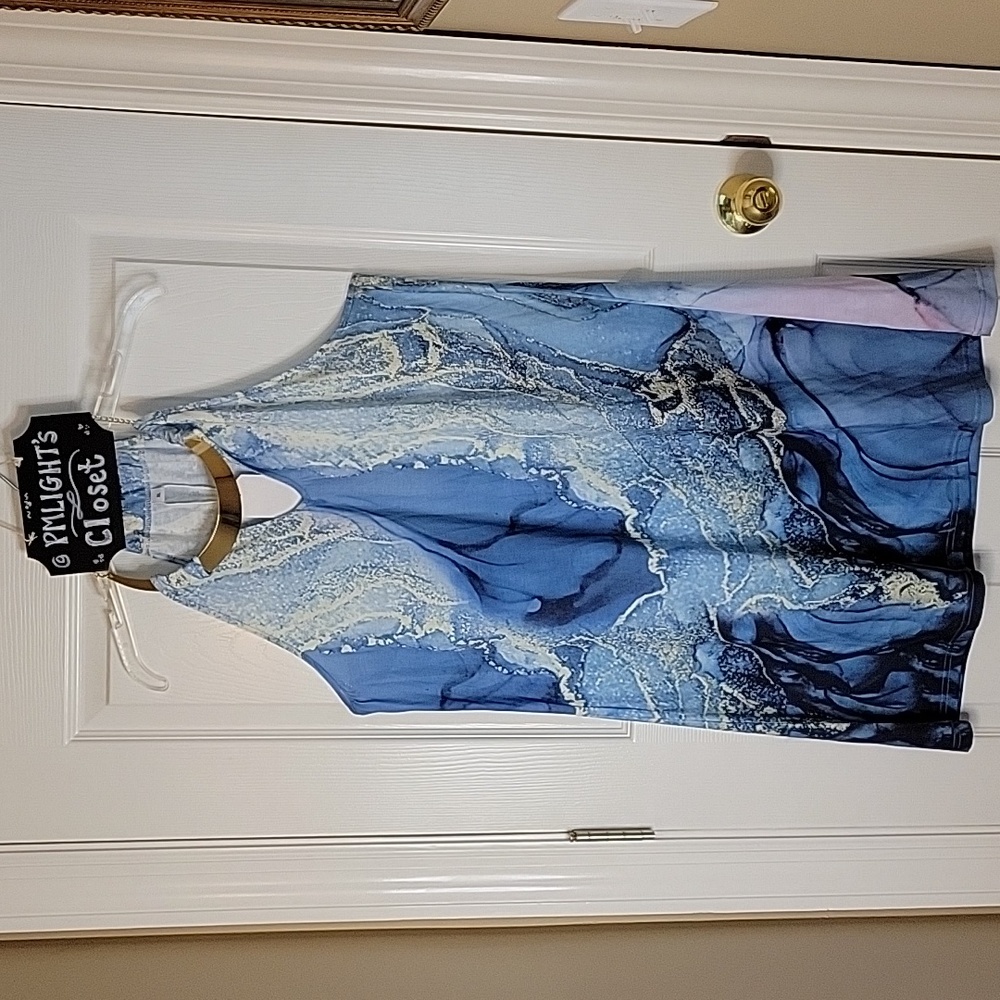 New XL Tunic Water Pattern with Gold Choker Necklace Sleeveless Blue